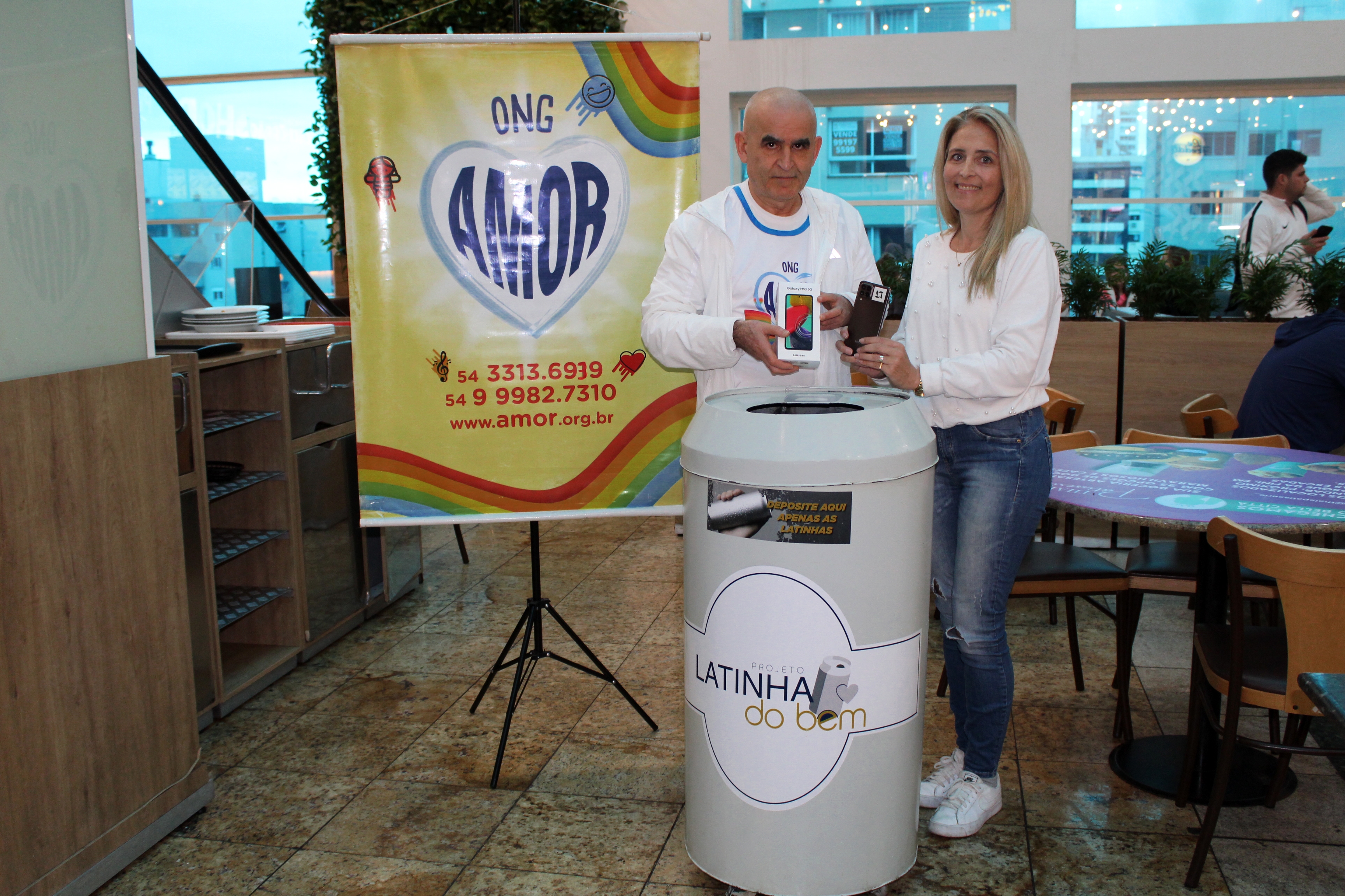 Projeto Latinha do Bem faz doação para a ONG Amor e anuncia Leão XIII como a próxima beneficiada