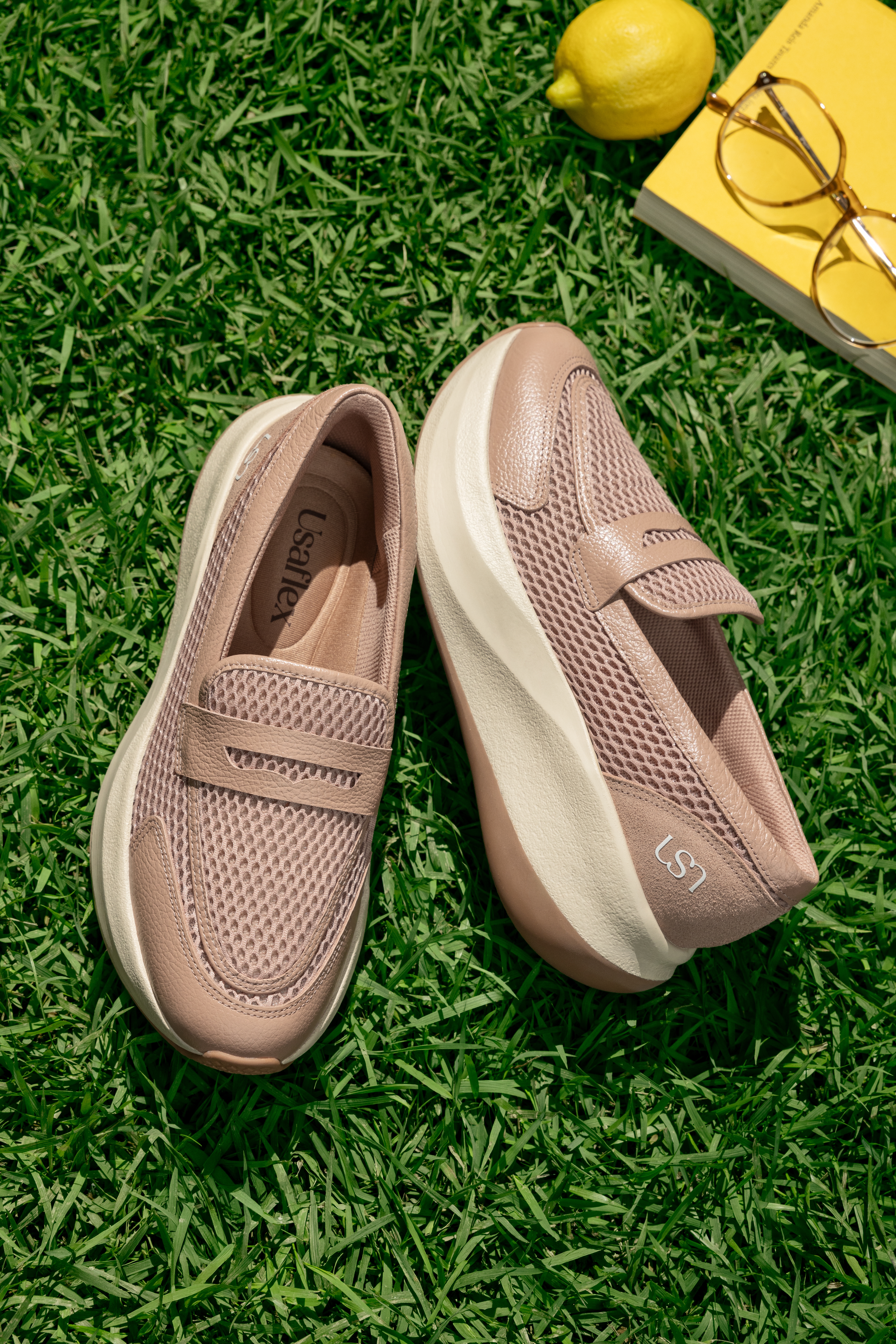 Loafer multimateriais nude